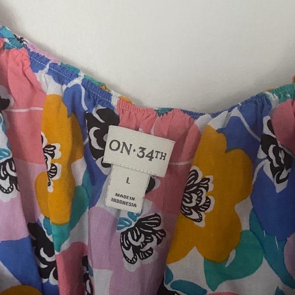 Colorful Floral Ruffle Blouse - Picture 2 of 3